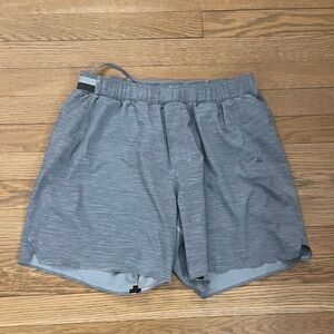 lululemon athletica Men's Light Gray Athletic Shorts, 7 inch